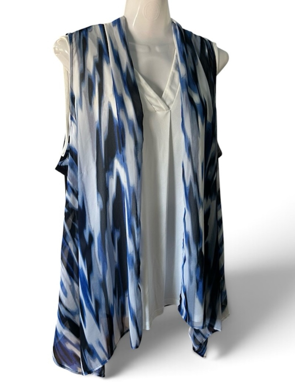 CHICO’s Travelers Sleeveless Blue/White Draped Open Front Vest, Large.